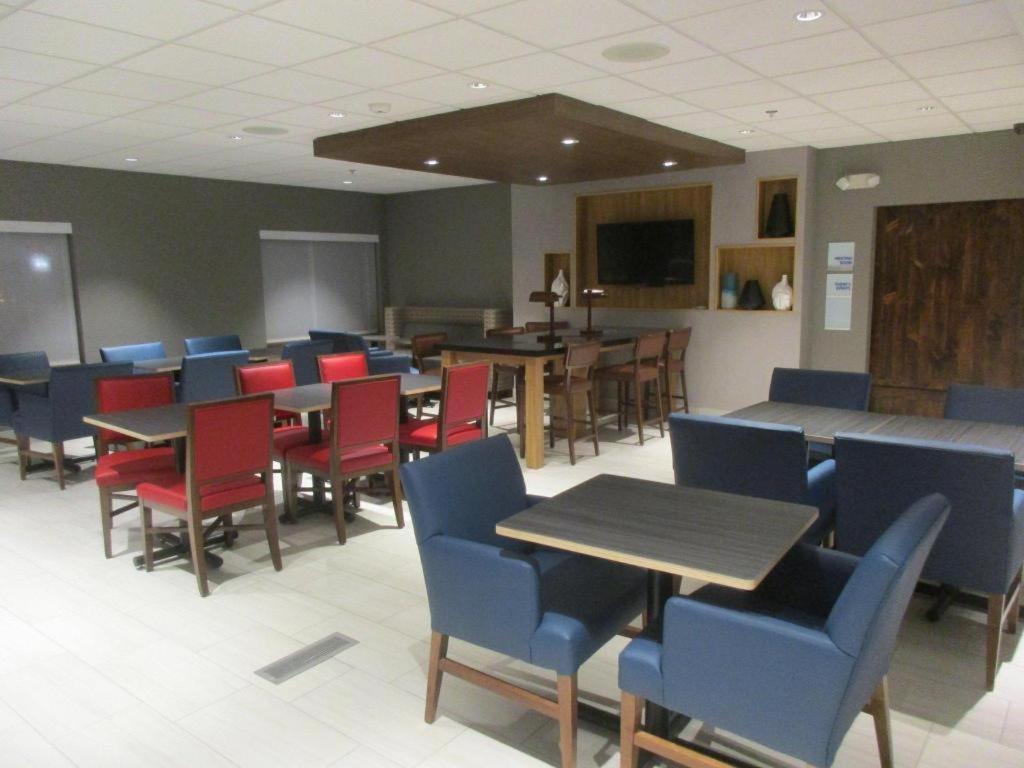 Holiday Inn Express O'Neill By Ihg Dış mekan fotoğraf